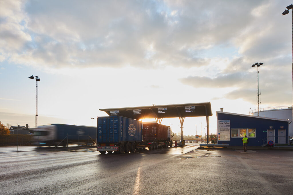 Trafik in och ut ur Centralgaten.