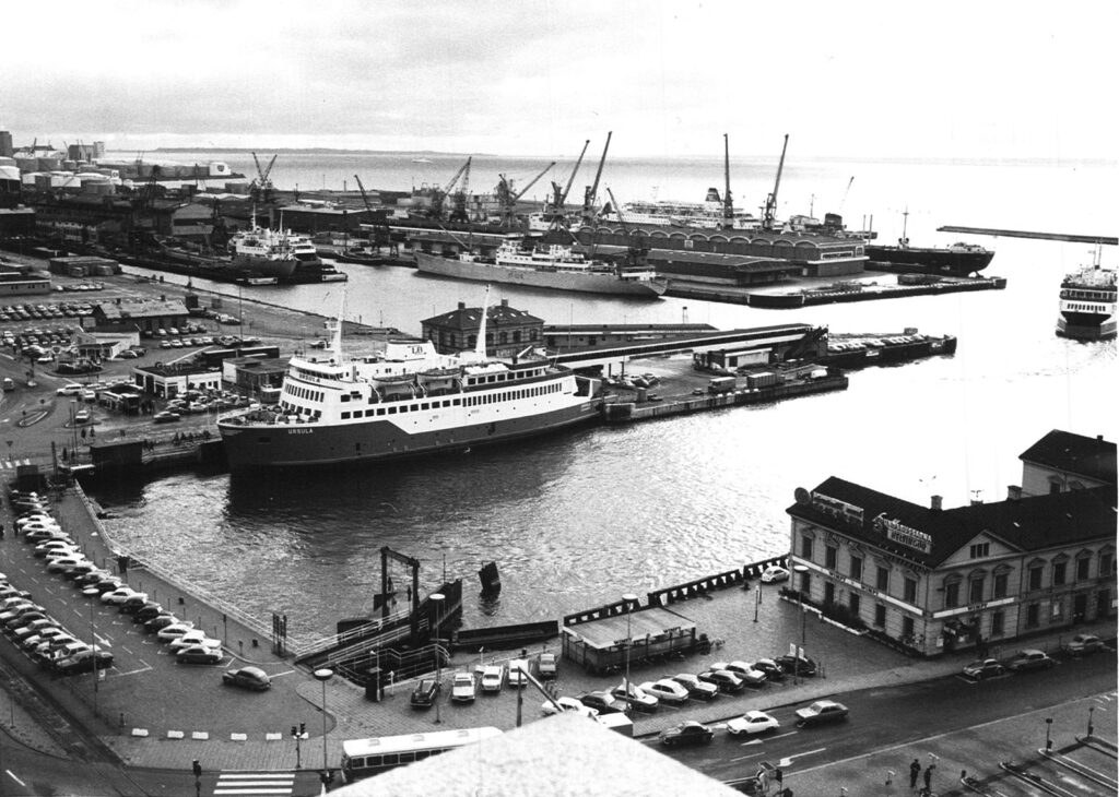 Vy över inre hamnen 1975