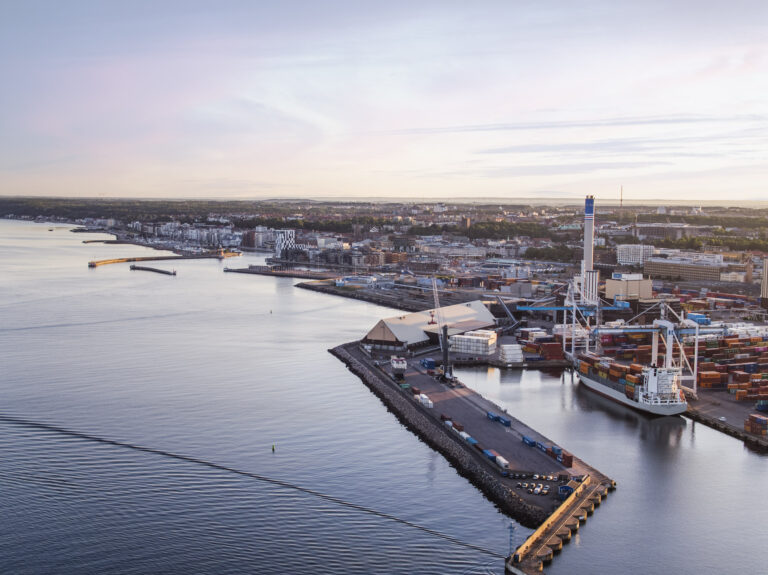 Vybild över Västhamnen och city i Helsingborg