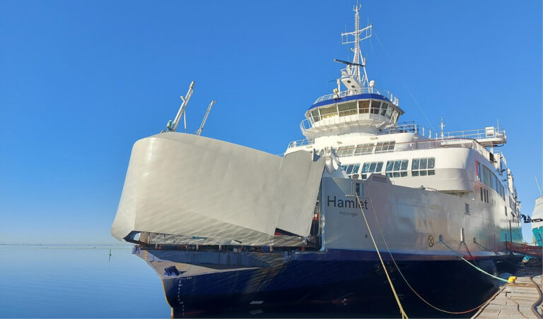 Öresundslinjens färja ligger vid kaj under arbetet med elkonvertering.